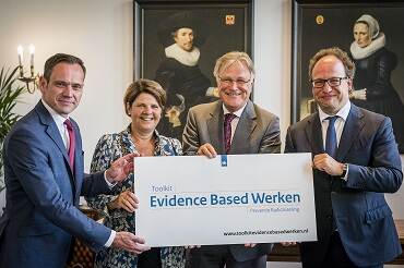 Lancering Toolkit Evidence Based Werken (370x247)